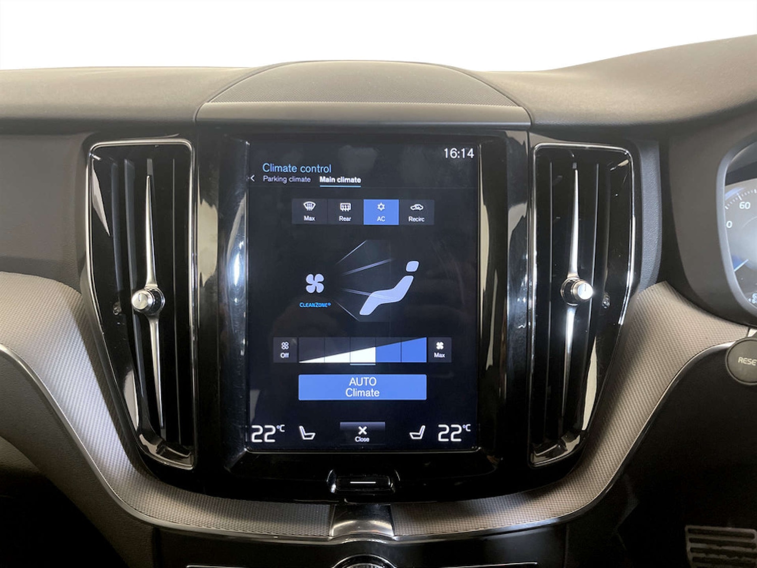 Used Volvo XC60 2018 for sale - 77186069: Photo 25