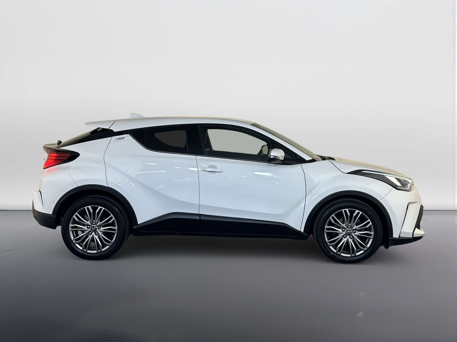 Used Toyota C-HR 2023 for sale - 78162745: Photo 11