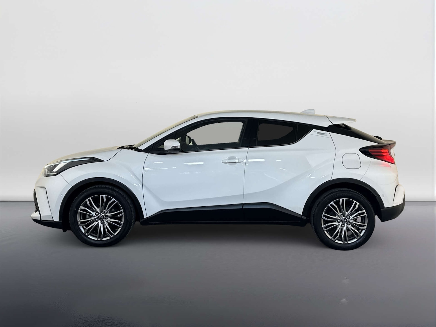 Used Toyota C-HR 2023 for sale - 78162745: Photo 7