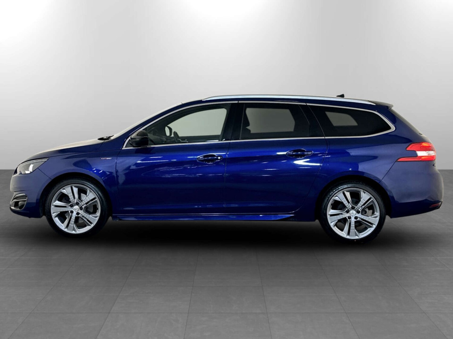 Used Peugeot 308 2017 for sale - 77998596: Photo 7