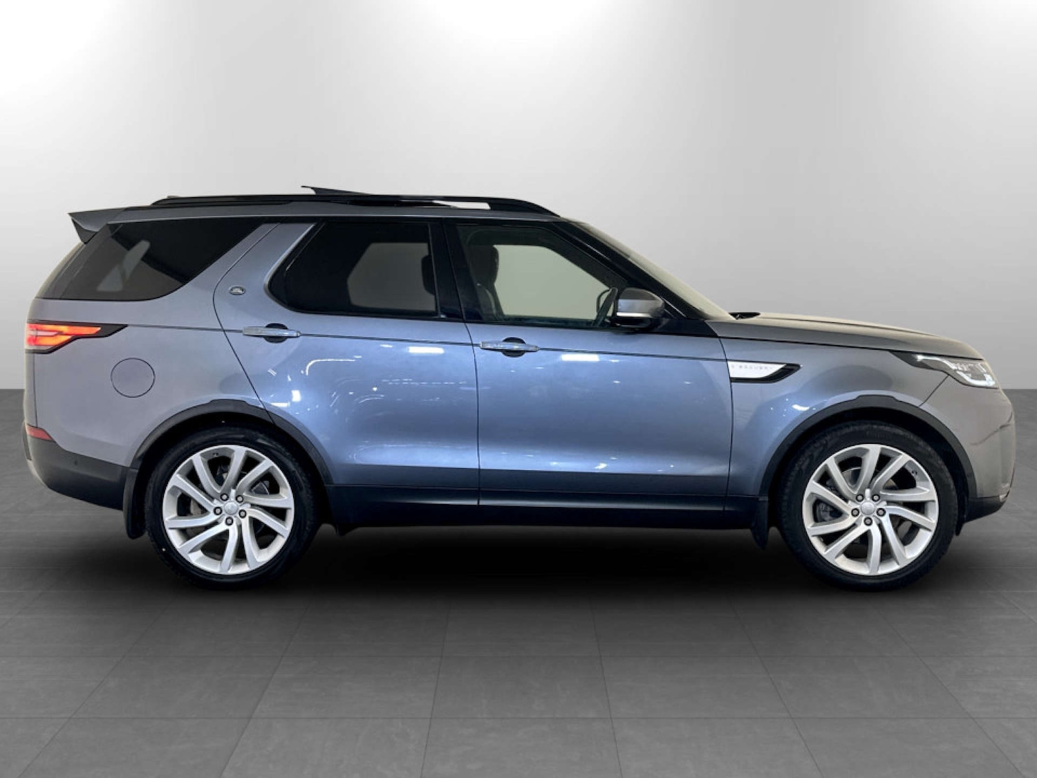 Used Land Rover Discovery 2019 for sale - 77185848: Photo 11