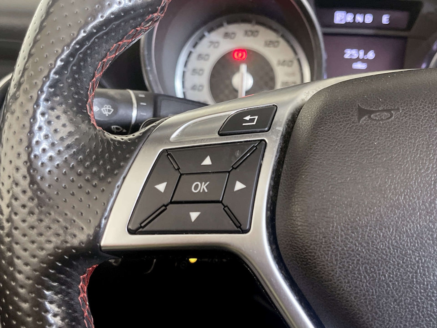 Used Mercedes-Benz SLK 2015 for sale - 77185847: Photo 17