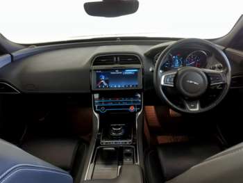 Used Jaguar XE 2019 for sale - 75131032: Photo