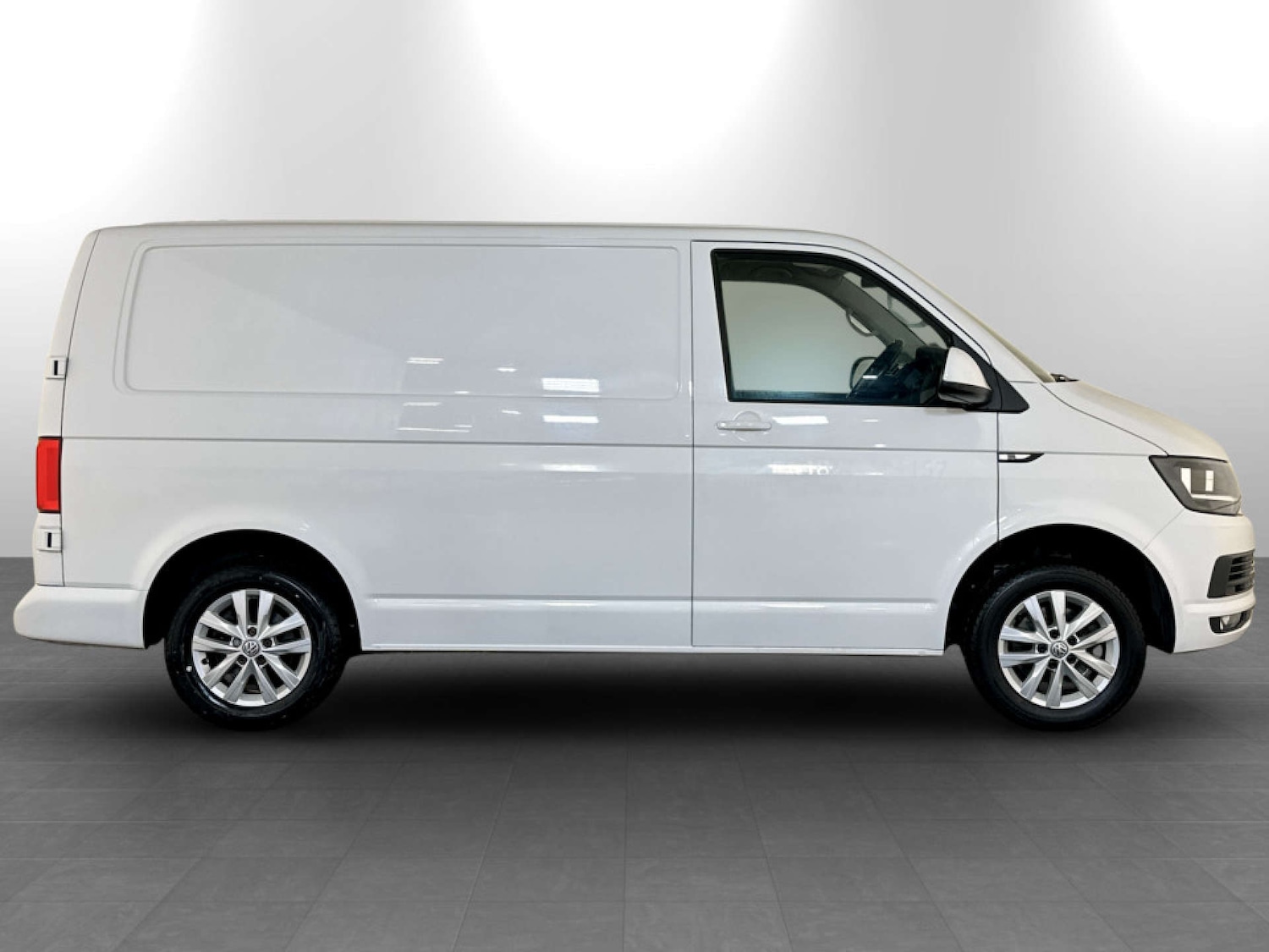 Used Volkswagen Transporter 2017 for sale - 77272718: Photo 11