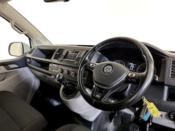 Used Volkswagen Transporter 2017 for sale - 77272718: Photo