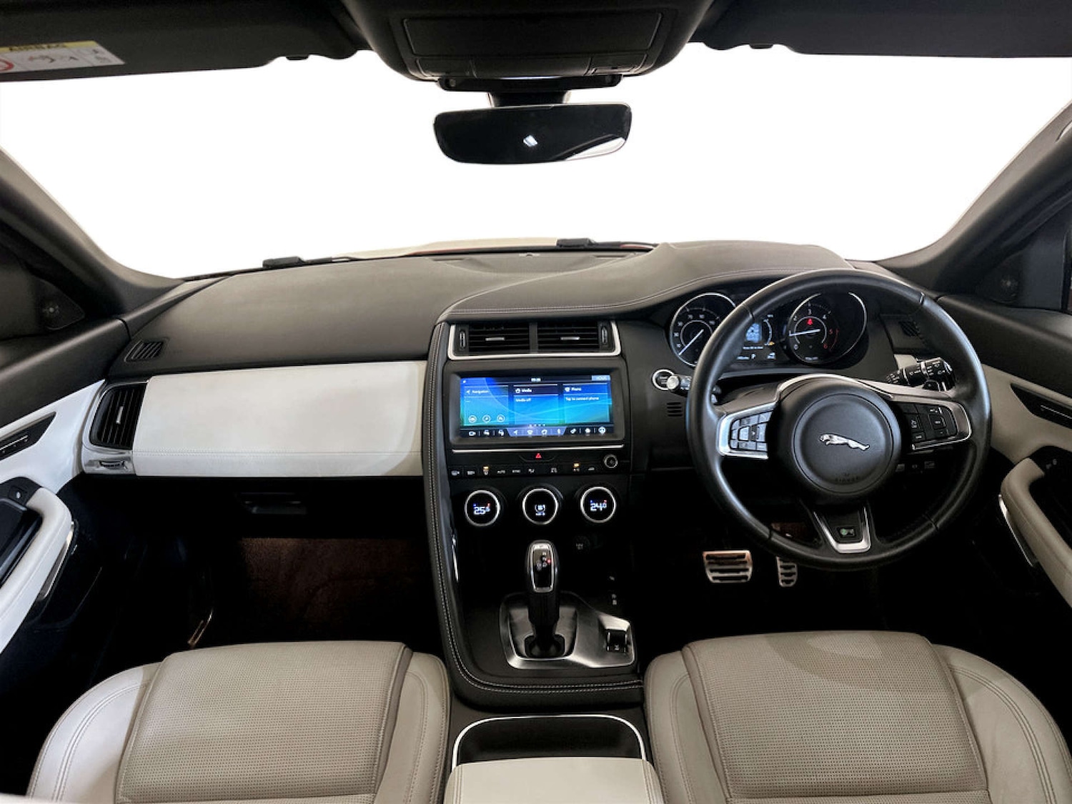 Used Jaguar E-Pace 2019 for sale - 77186138: Photo 3