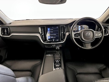 Used Volvo V60 Cross Country 2019 for sale - 76131566: Photo