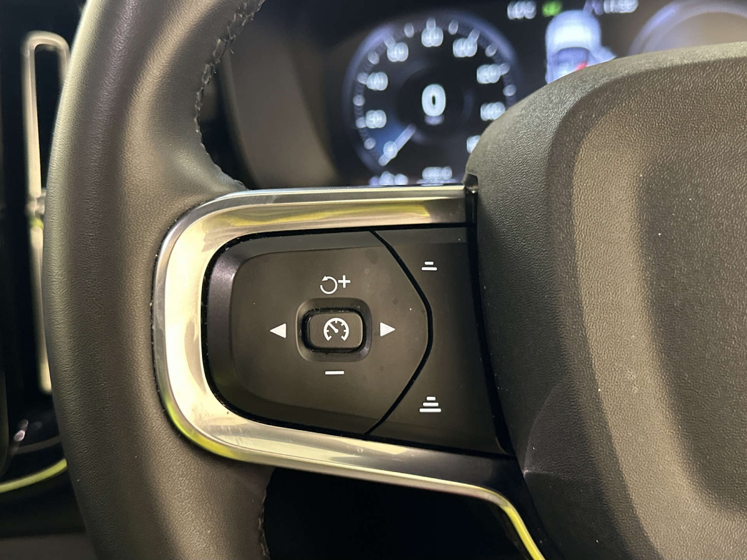 Used Volvo XC40 2022 for sale - 77988209: Photo 16