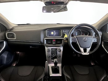 Used Volvo V40 2018 for sale - 75712324: Photo