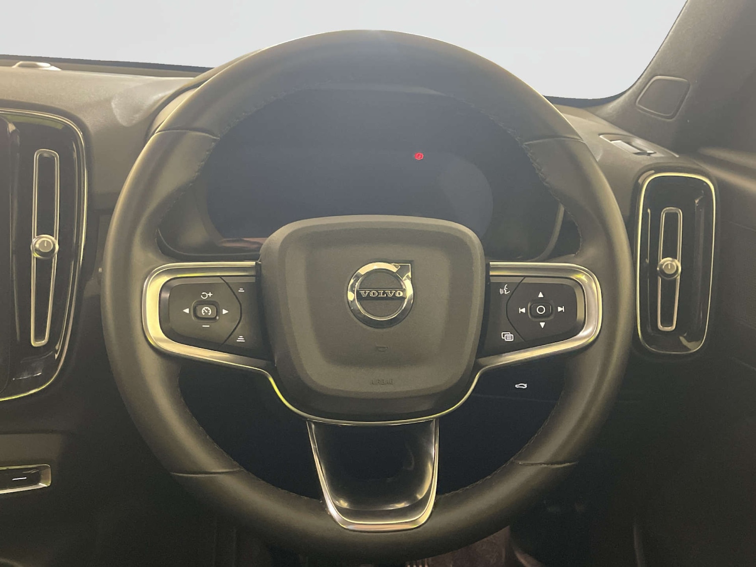 Used Volvo C40 2023 for sale - 77920702: Photo 16