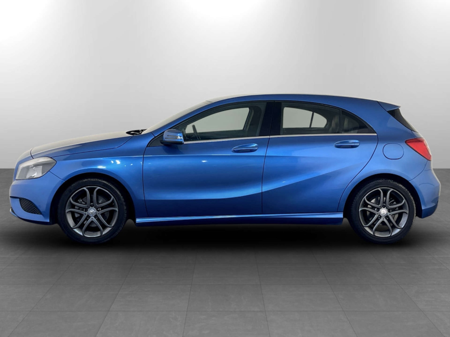 Used Mercedes-Benz A-Class 2015 for sale - 77655563: Photo 6