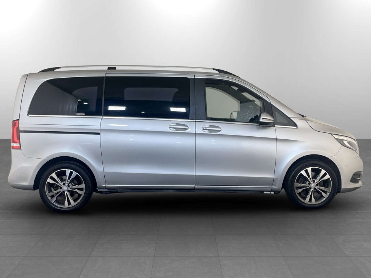 Used Mercedes-Benz V-Class 2018 for sale - 77531867: Photo 11