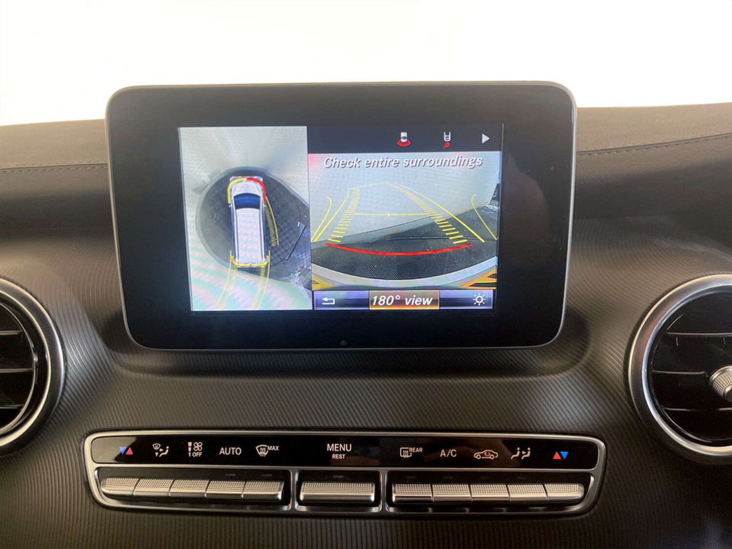 Used Mercedes-Benz V-Class 2018 for sale - 77531867: Photo 24