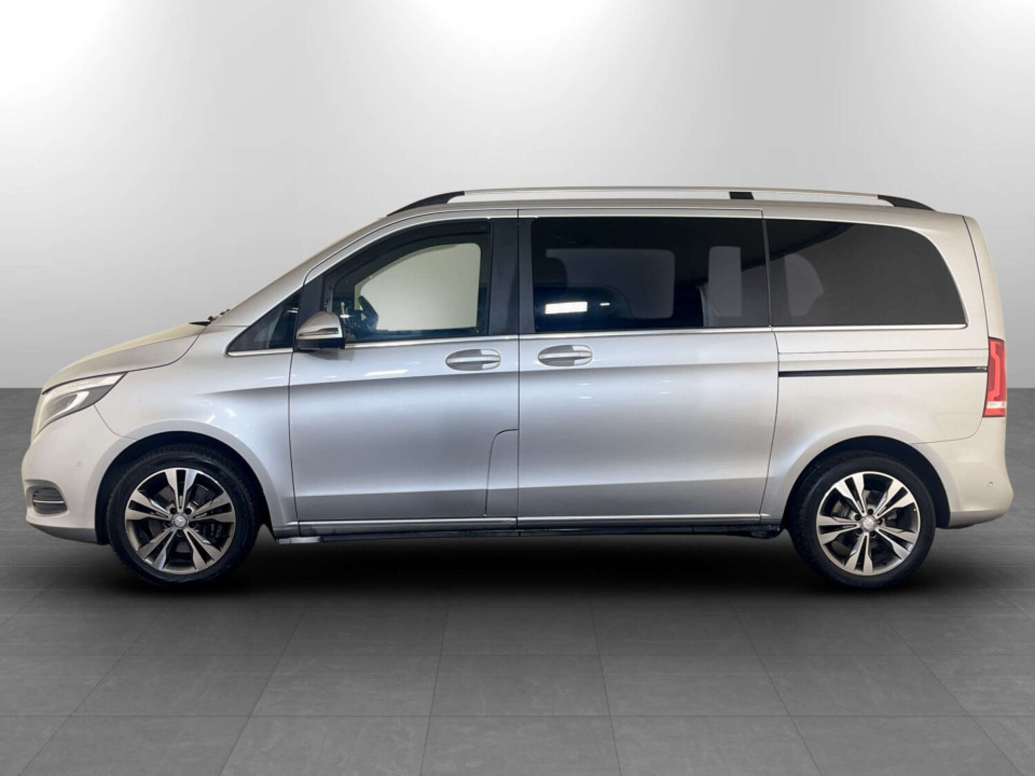 Used Mercedes-Benz V-Class 2018 for sale - 77531867: Photo 7