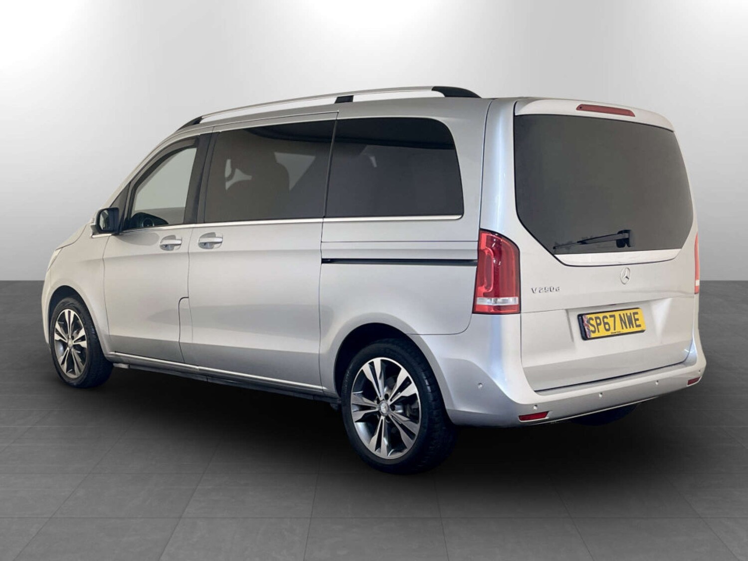 Used Mercedes-Benz V-Class 2018 for sale - 77531867: Photo 8