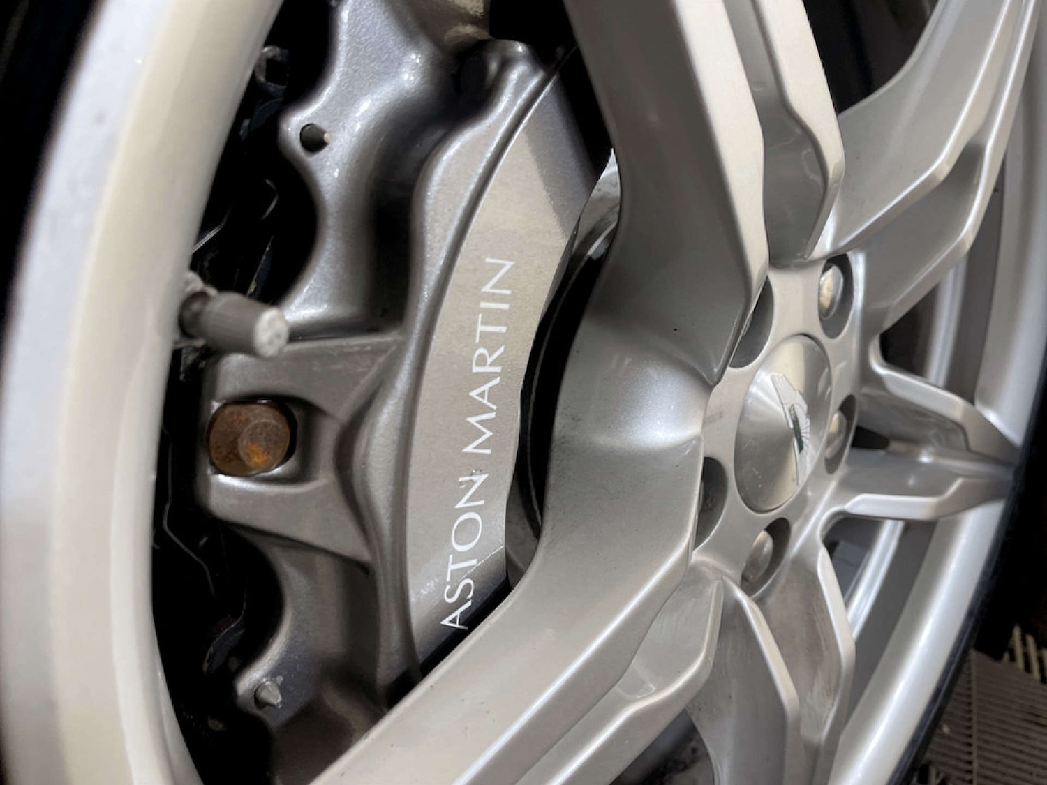 Used Aston Martin Vantage 2015 for sale - 77185985: Photo 11