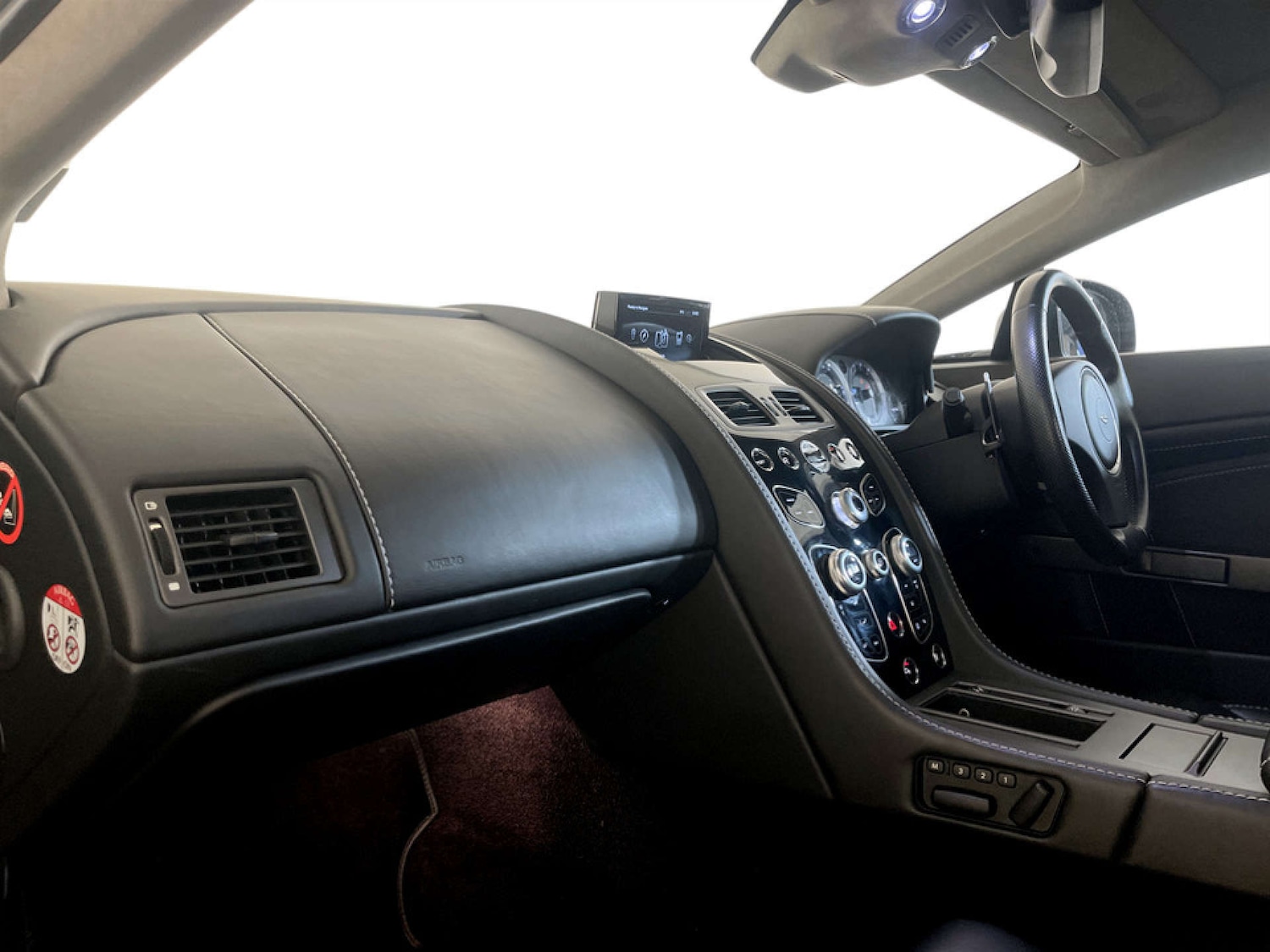 Used Aston Martin Vantage 2015 for sale - 77185985: Photo 12