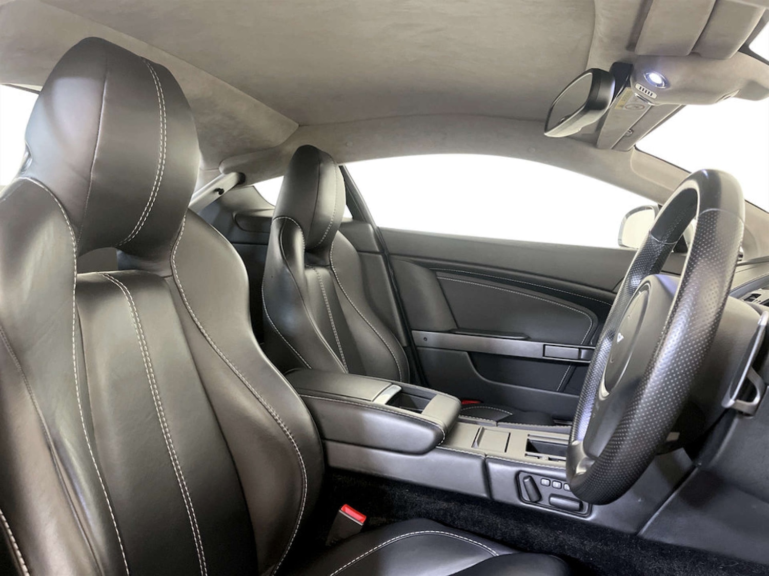 Used Aston Martin Vantage 2015 for sale - 77185985: Photo 13