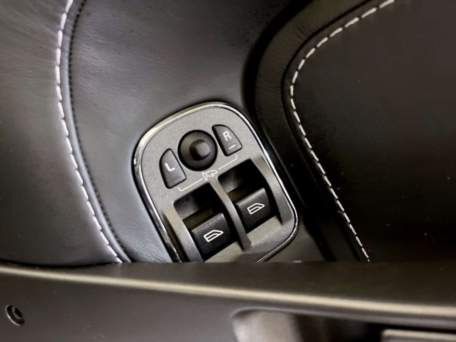 Used Aston Martin Vantage 2015 for sale - 77185985: Photo 14