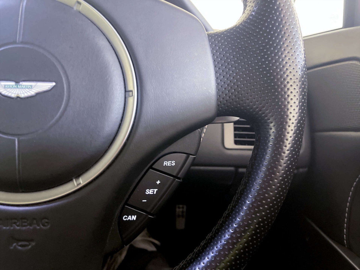 Used Aston Martin Vantage 2015 for sale - 77185985: Photo 23