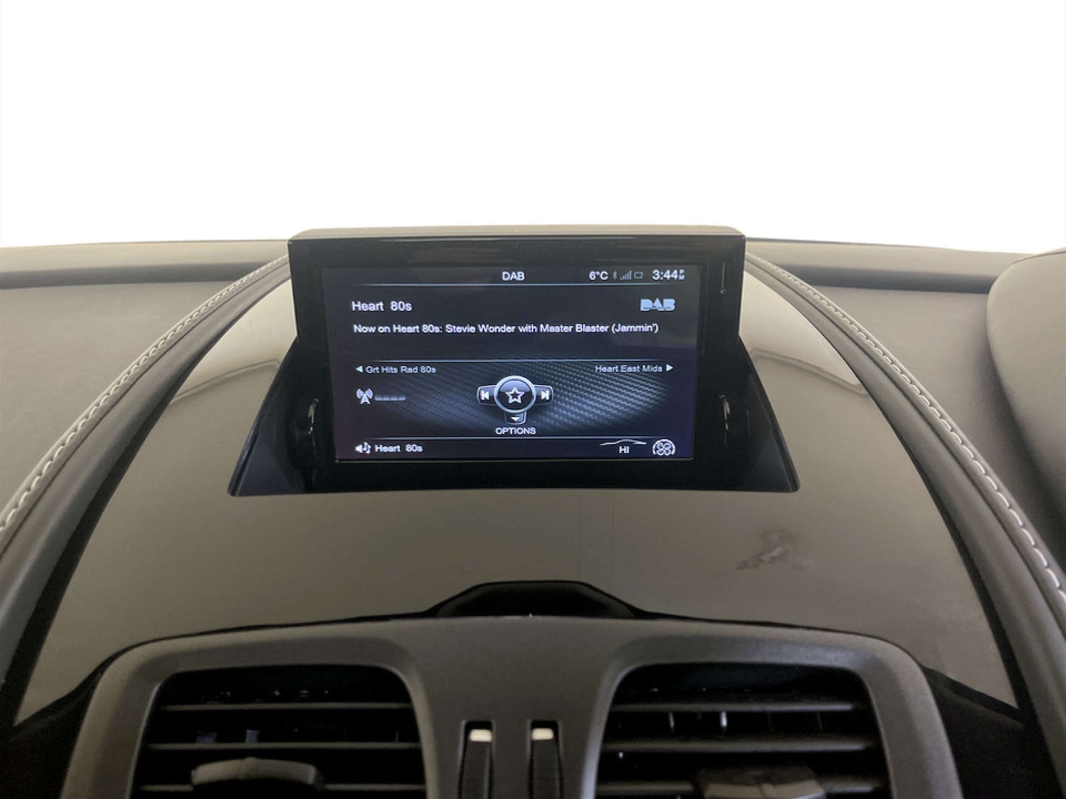 Used Aston Martin Vantage 2015 for sale - 77185985: Photo 30