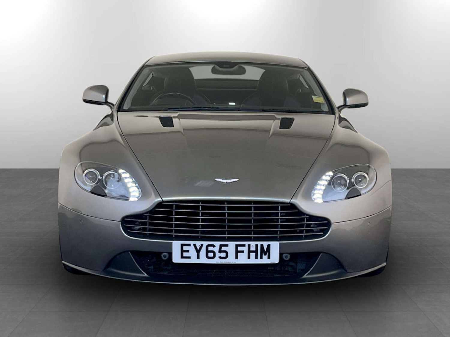 Used Aston Martin Vantage 2015 for sale - 77185985: Photo 4