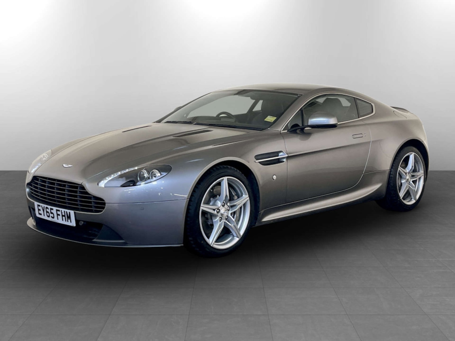 Used Aston Martin Vantage 2015 for sale - 77185985: Photo 5