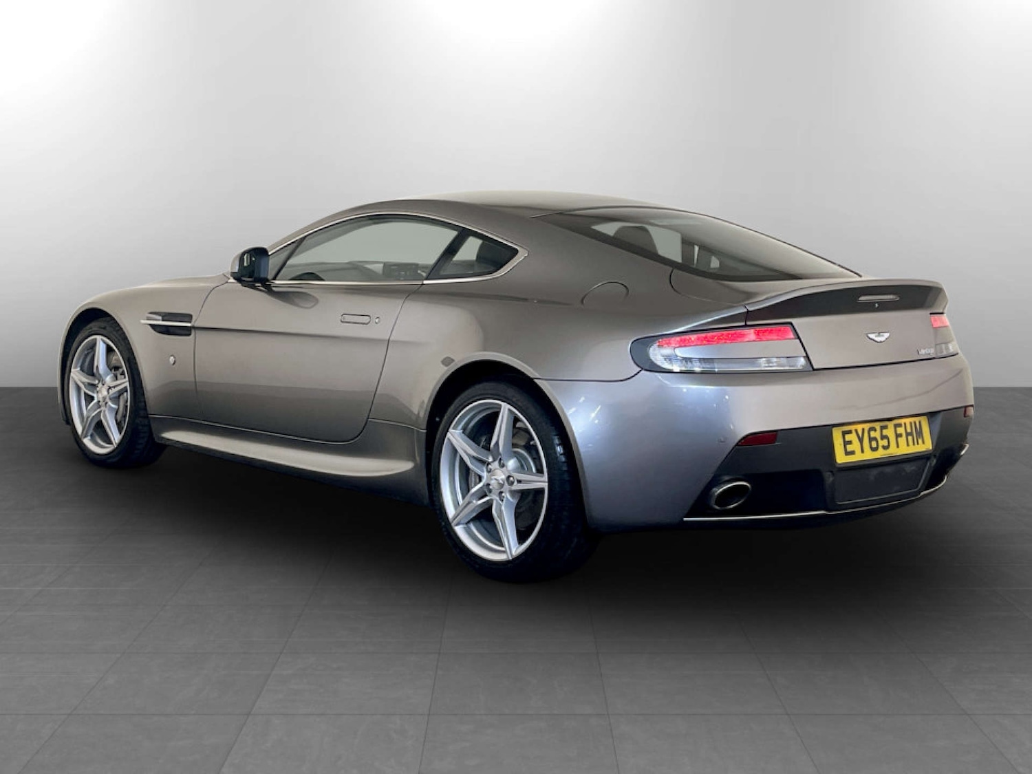 Used Aston Martin Vantage 2015 for sale - 77185985: Photo 7