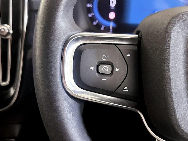 Used Volvo XC40 2023 for sale - 75712283: Photo 17