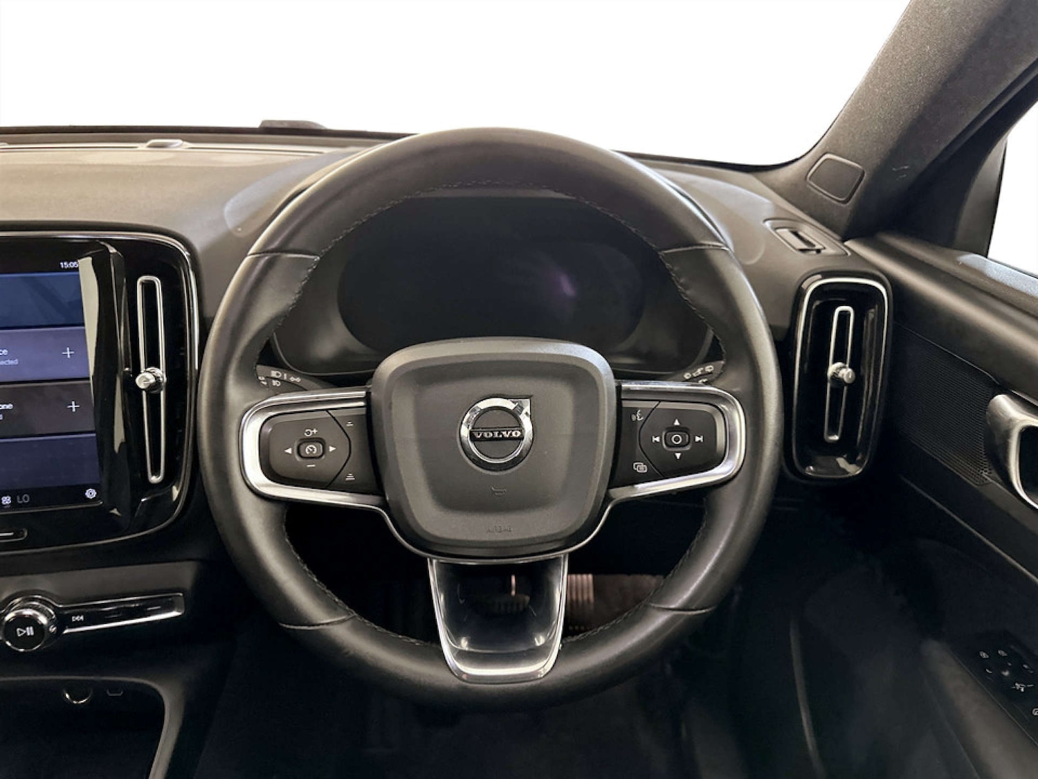 Used Volvo XC40 2023 for sale - 77734928: Photo 16