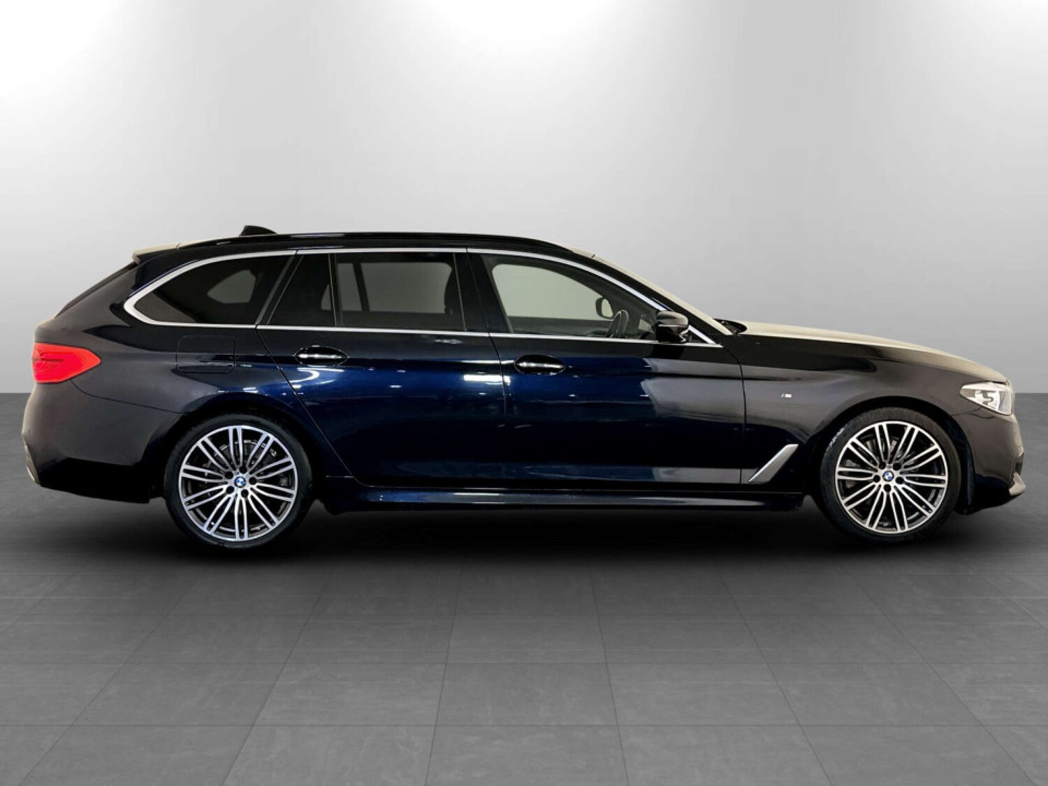 Used BMW 5 Series 2017 for sale - 77523320: Photo 10