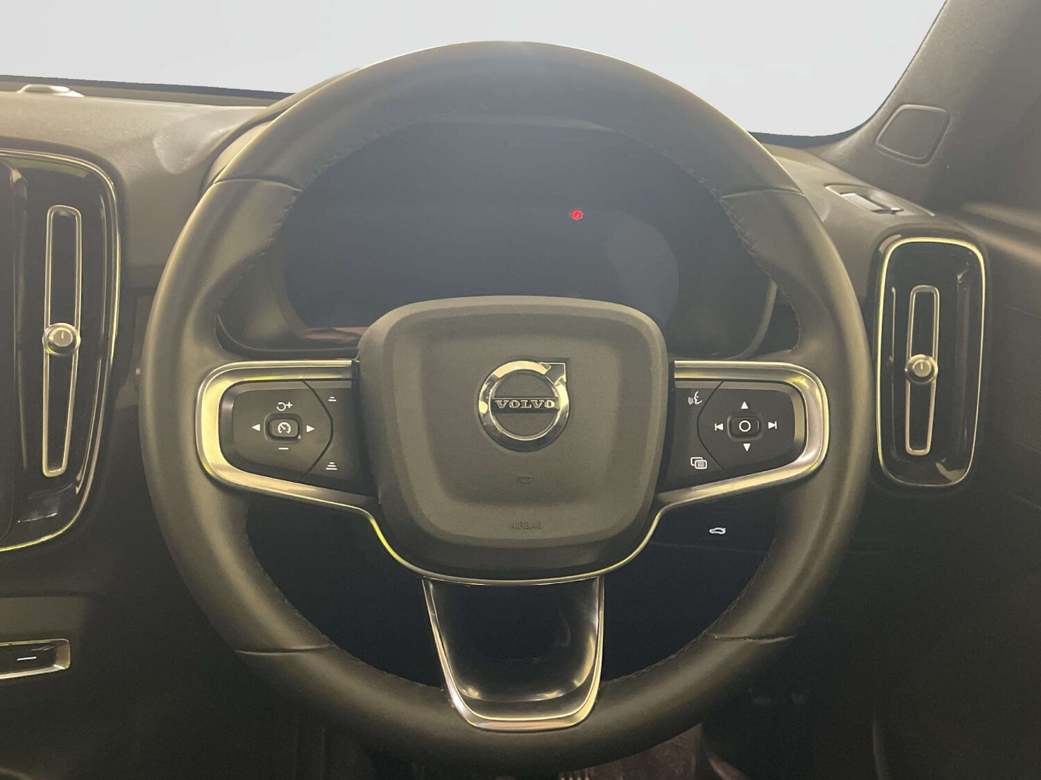 Used Volvo C40 2023 for sale - 77963170: Photo 16