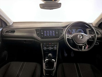 Used Volkswagen T-Roc 2018 for sale - 76722982: Photo