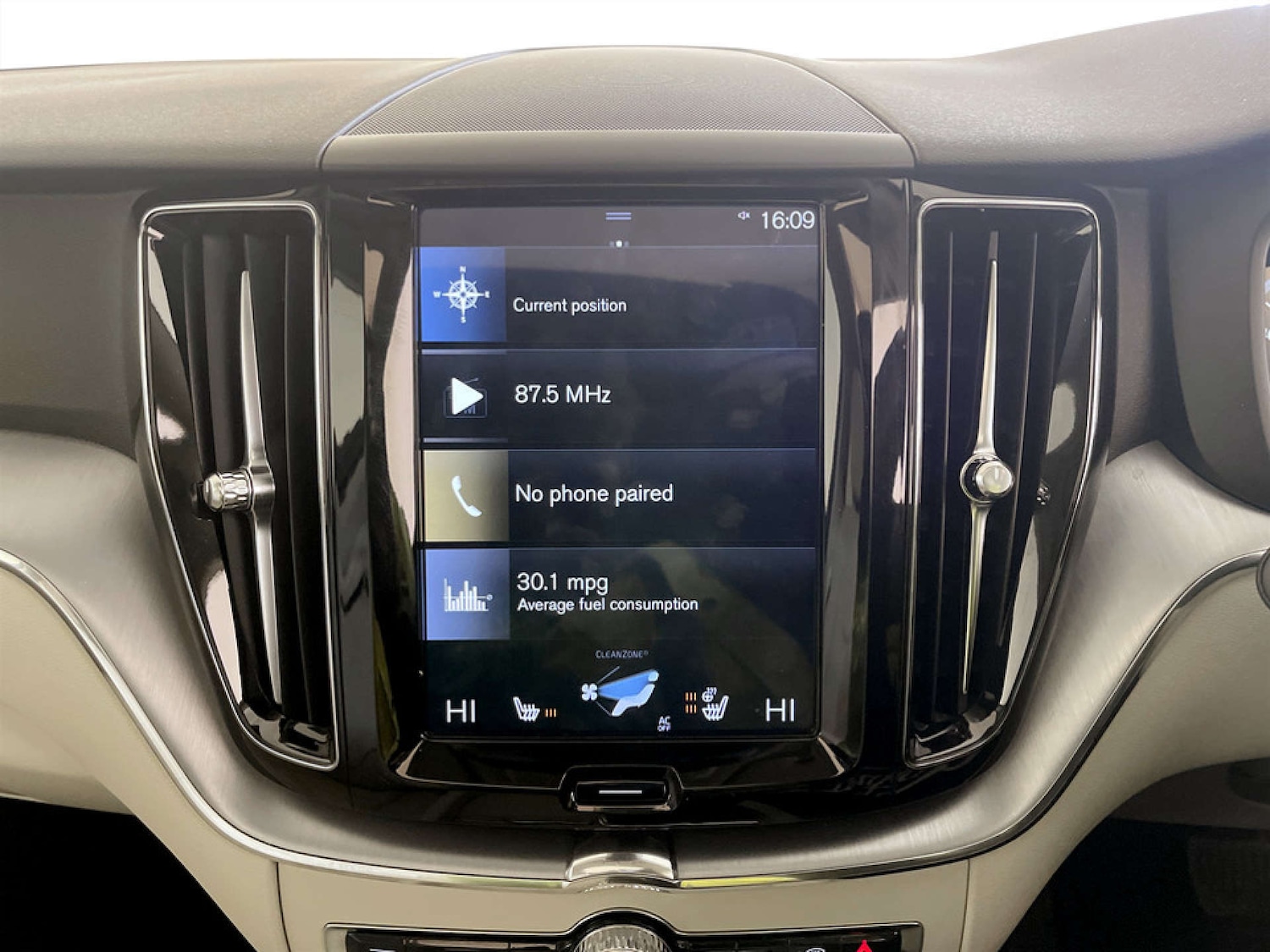 Used Volvo XC60 2018 for sale - 77617090: Photo 24