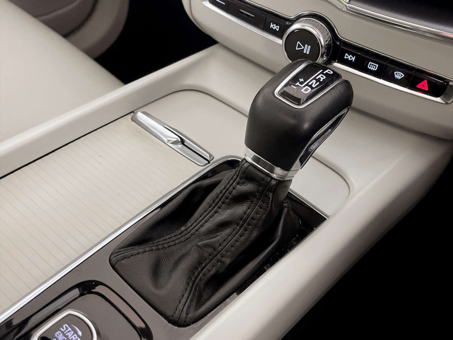 Used Volvo XC60 2018 for sale - 77617090: Photo 27