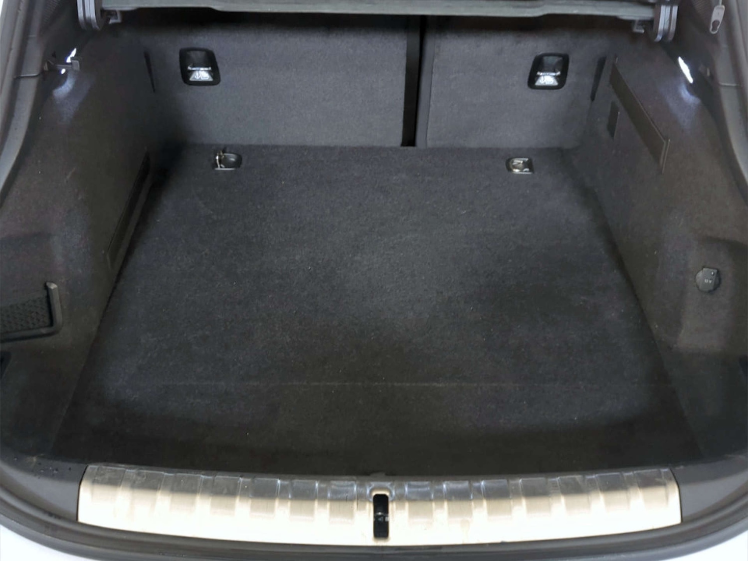 Used Porsche Taycan 2022 for sale - 77185962: Photo 15