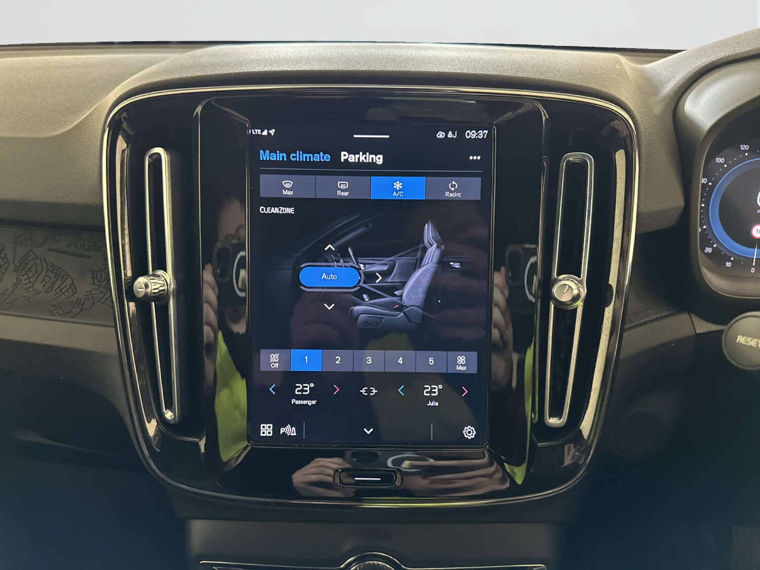 Used Volvo XC40 2023 for sale - 78175636: Photo 24