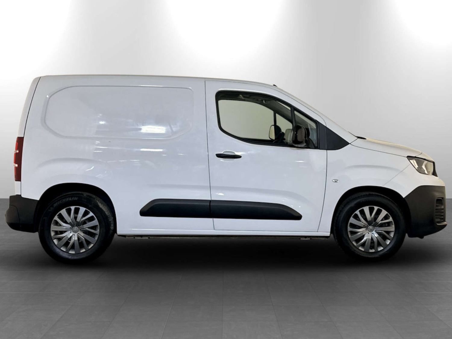 Used Peugeot Partner 2022 for sale - 77185965: Photo 11