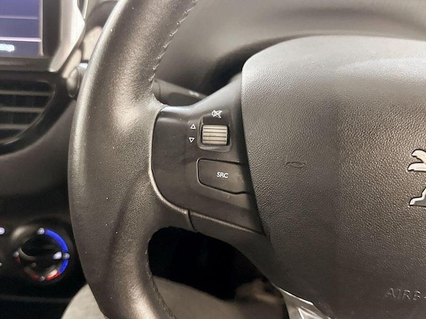 Used Peugeot 2008 2017 for sale - 76076718: Photo 17