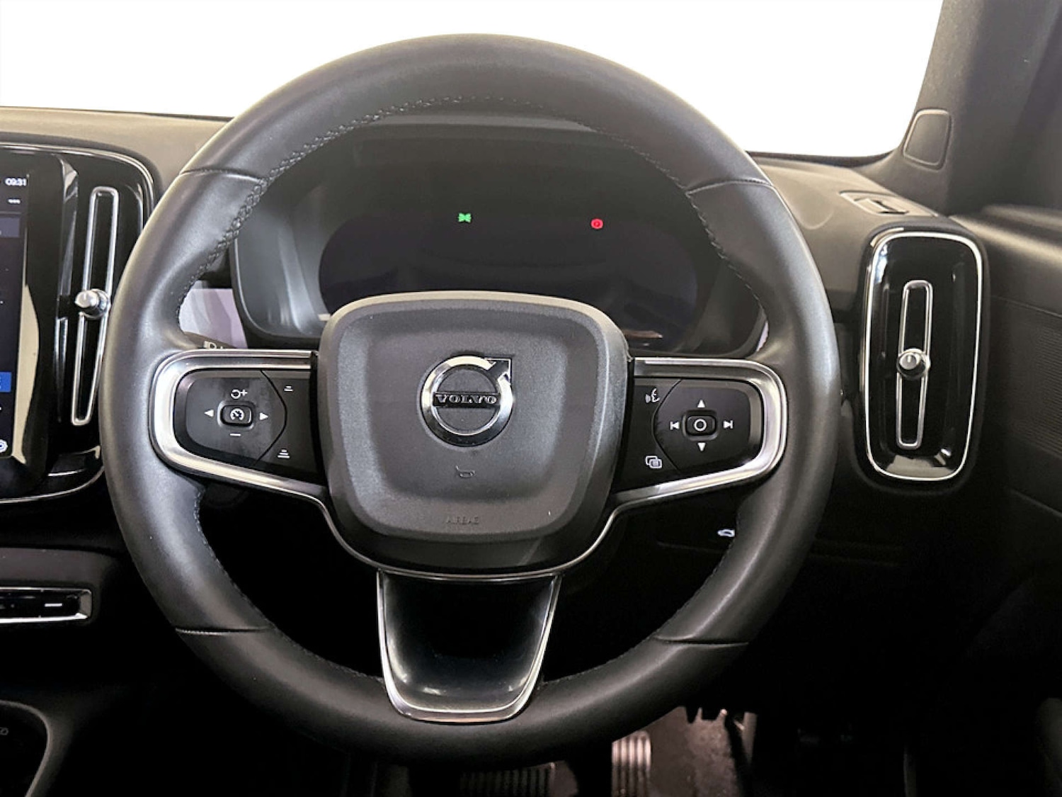 Used Volvo XC40 2022 for sale - 77185903: Photo 17