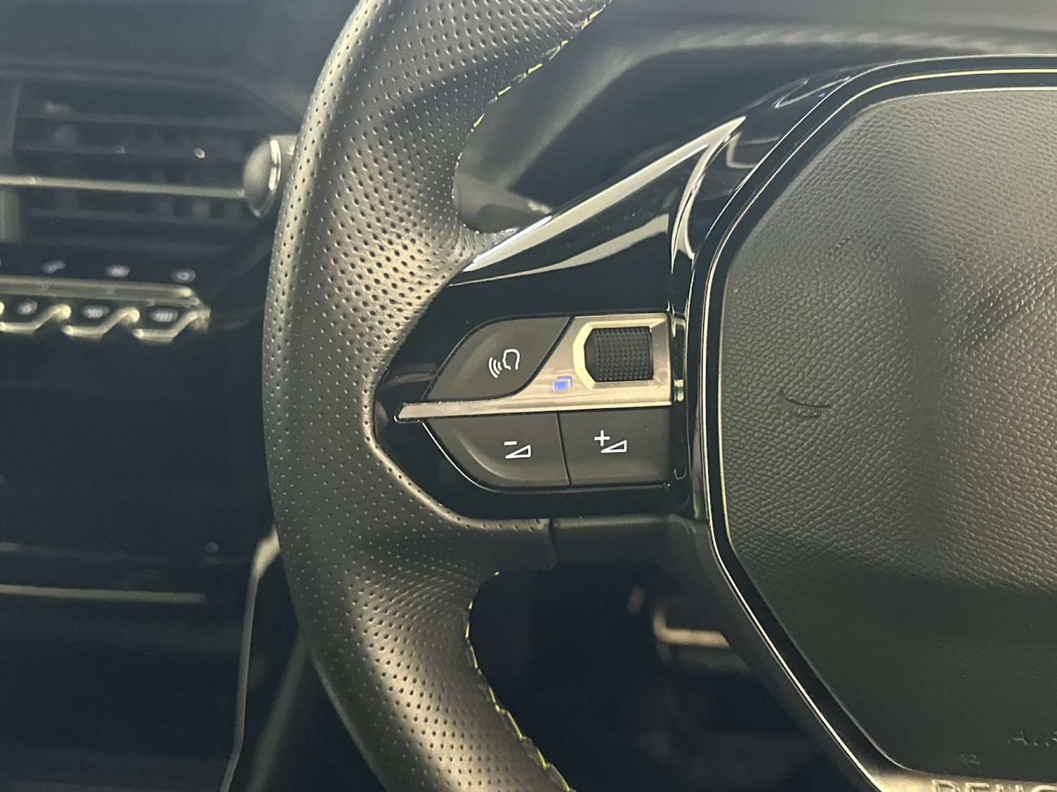 Used Peugeot 208 2022 for sale - 77990000: Photo 17