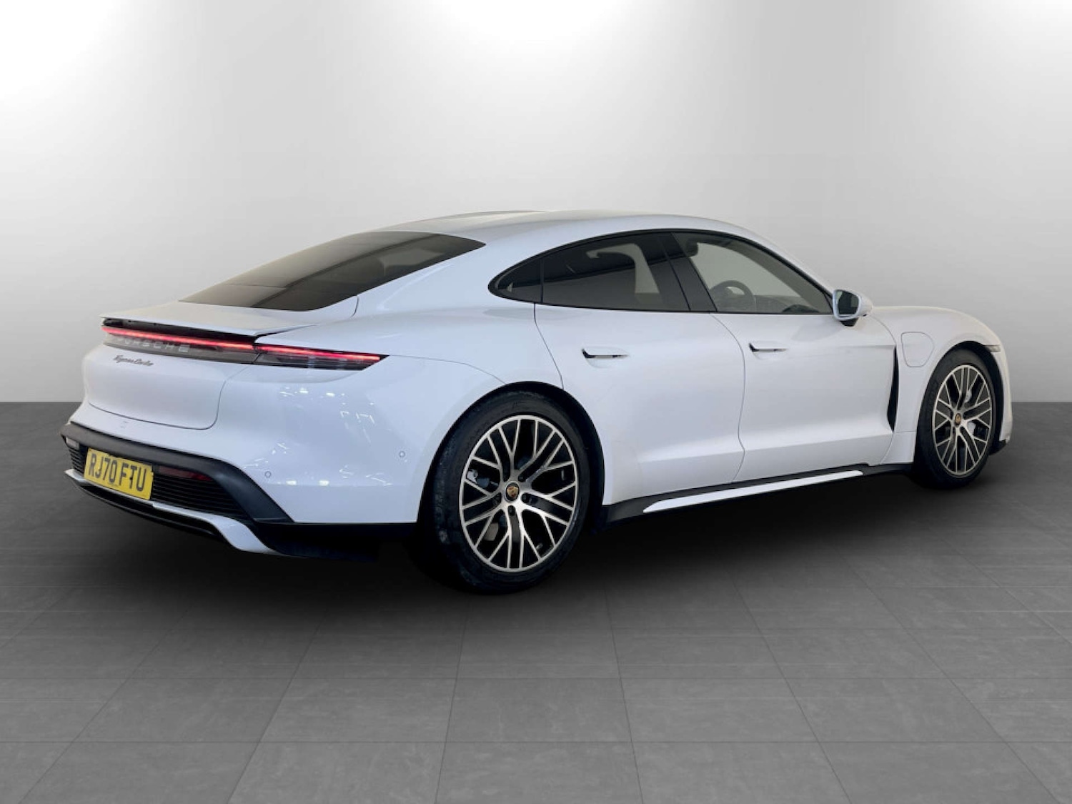 Used Porsche Taycan 2020 for sale - 77185977: Photo 10