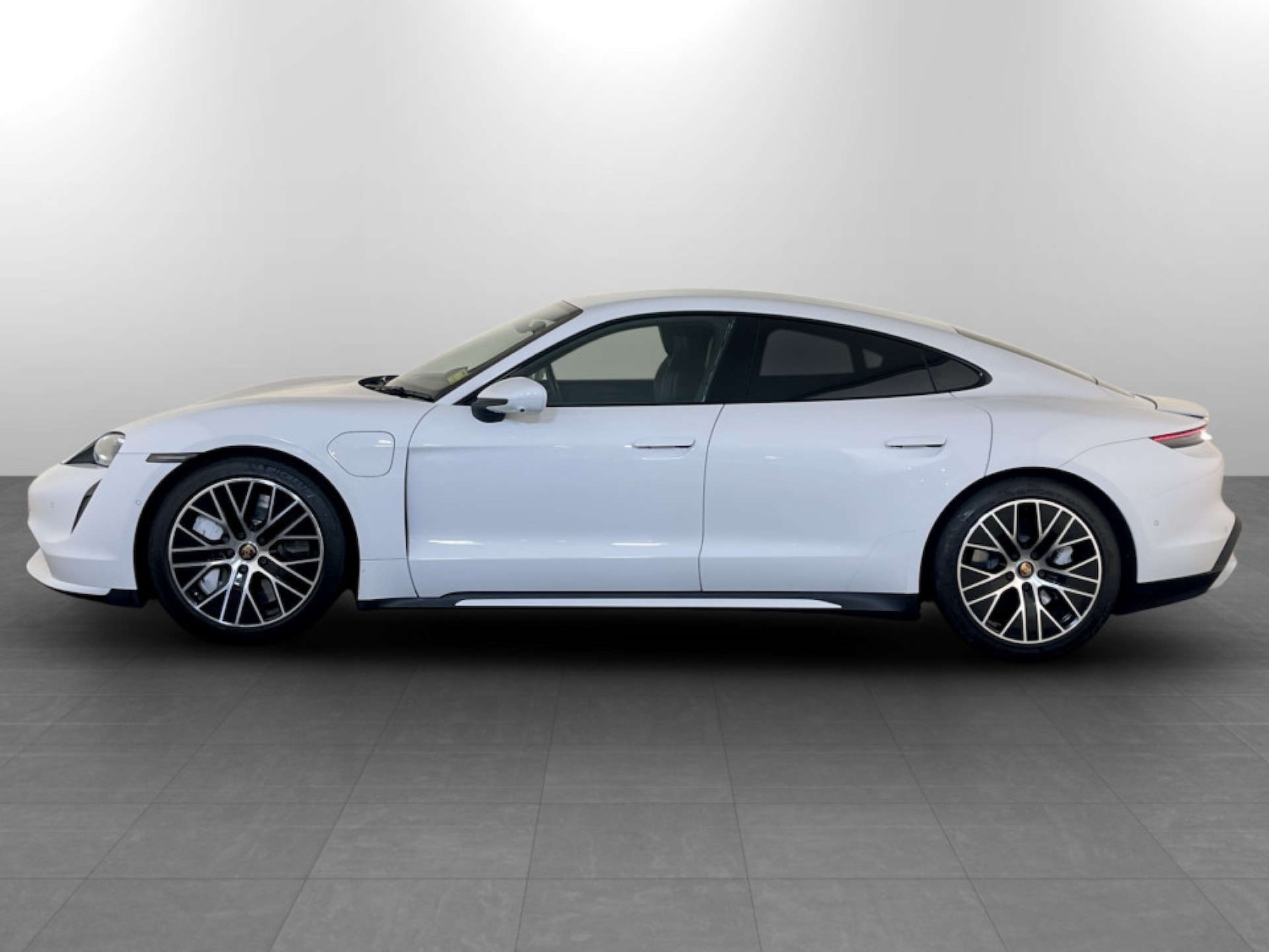 Used Porsche Taycan 2020 for sale - 77185977: Photo 7