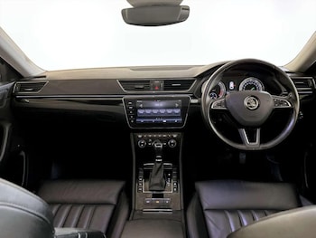 Used Skoda Superb 2018 for sale - 76862312: Photo