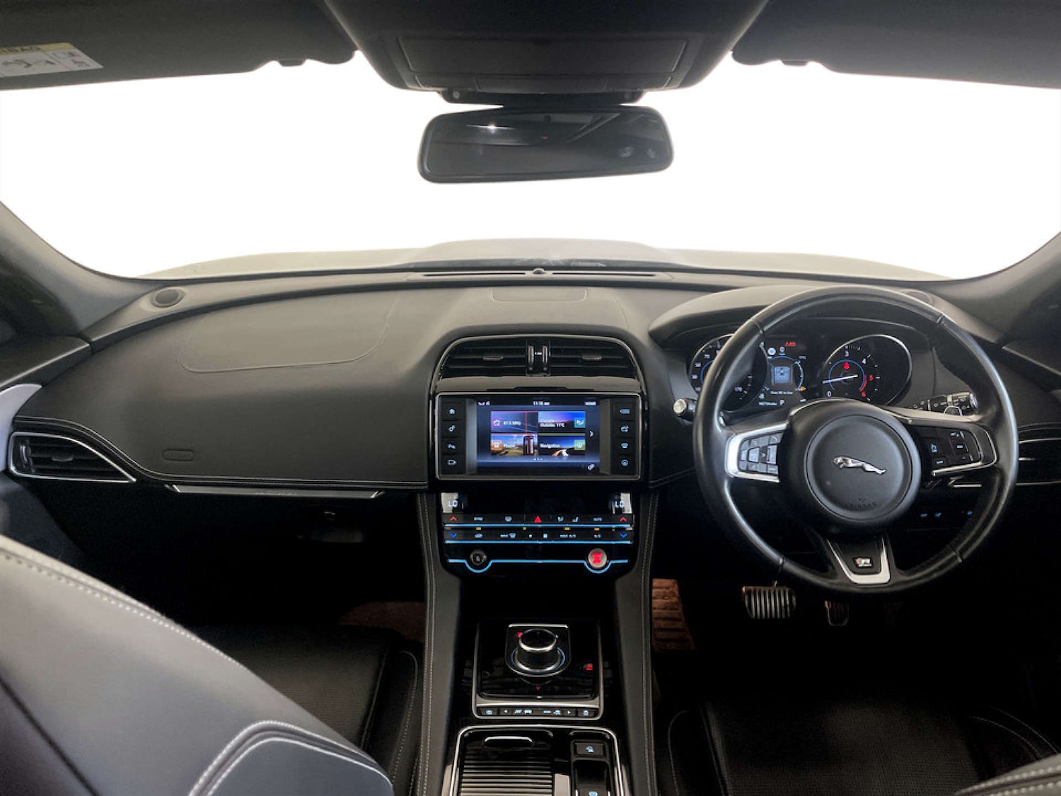 Used Jaguar F-Pace 2018 for sale - 77681302: Photo 3