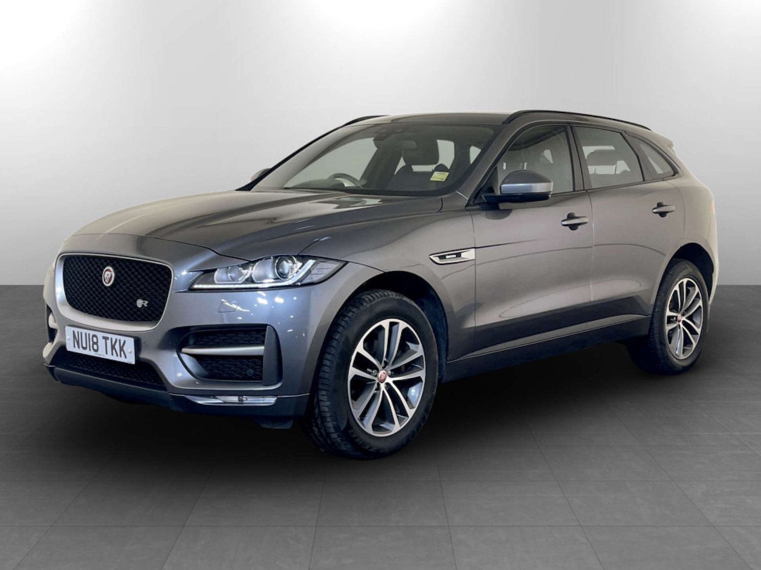 Used Jaguar F-Pace 2018 for sale - 77681302: Photo 6