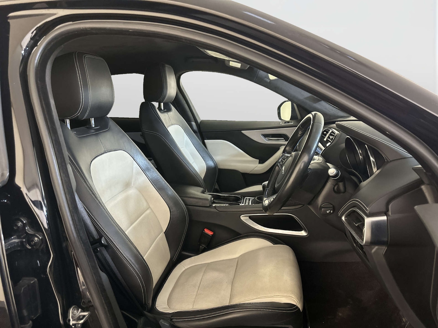 Used Jaguar F-Pace 2019 for sale - 77920686: Photo 12