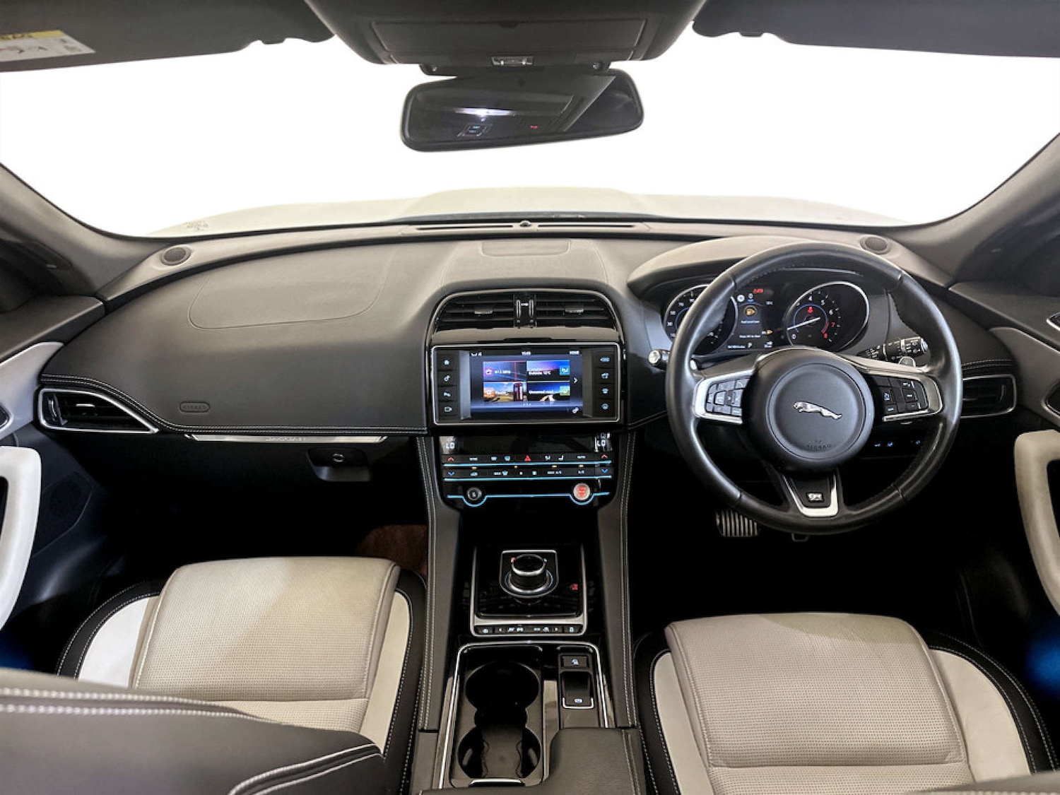 Used Jaguar F-Pace 2017 for sale - 77583919: Photo 3