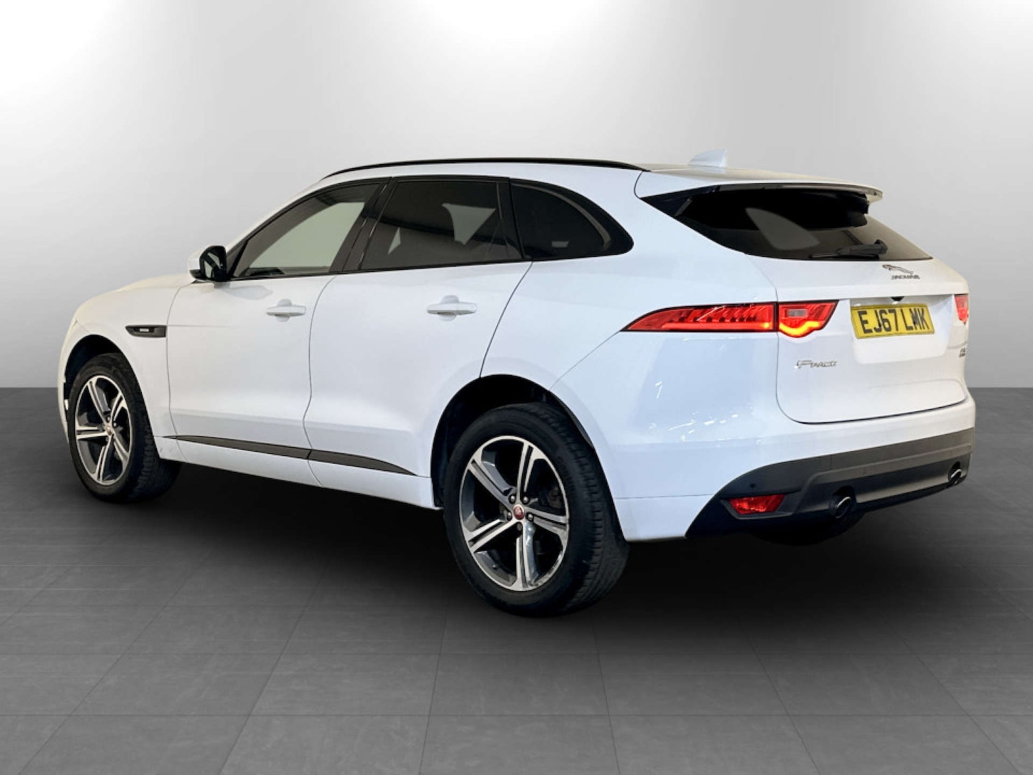Used Jaguar F-Pace 2017 for sale - 77583919: Photo 8