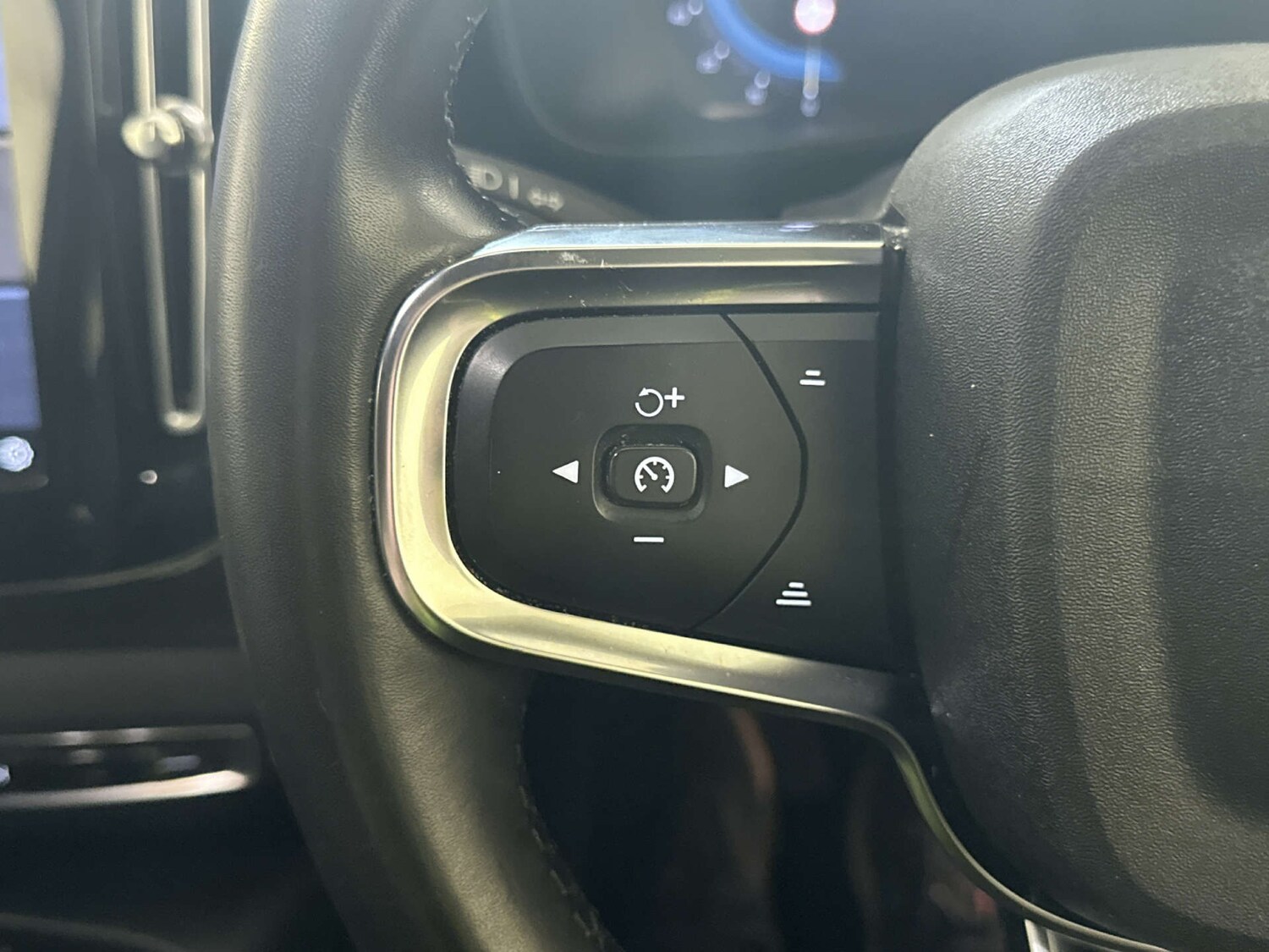 Used Volvo XC40 2023 for sale - 77967830: Photo 17